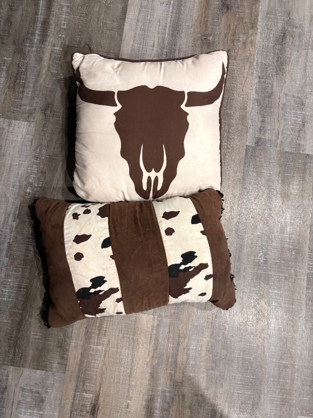 Western Throw Pillow Set – Longhorn Skull & Cowhide Print Decorative Pillows (Se
